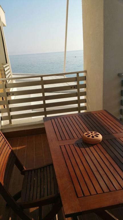 Laura'S Home Durrës 外观 照片
